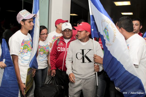 Chocolatito retorna a Nicaragua tras su histórica y contundente victoria ante Brian Viloria