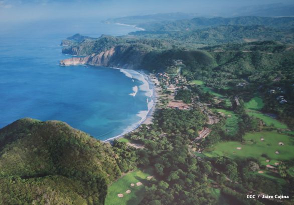 Inauguran Aeropuerto de Costa Esmeralda en Guacalito de la Isla