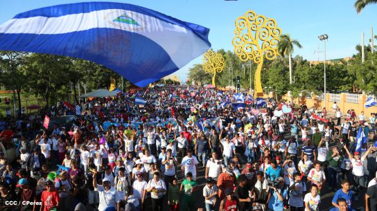Chocolatito participa en Caminata por el Trabajo y la Paz