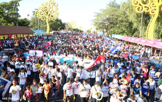 Chocolatito participa en Caminata por el Trabajo y la Paz