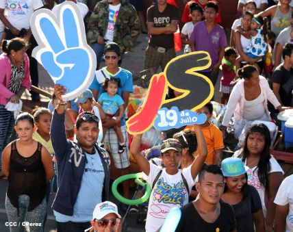 Chocolatito participa en Caminata por el Trabajo y la Paz