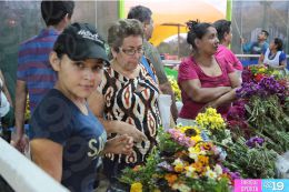 Productores y comerciantes presentan sus ofertas en Feria de las Flores