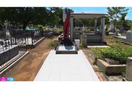 Familias asisten a Cementerio de Guadalupe en León este 1 de Noviembre