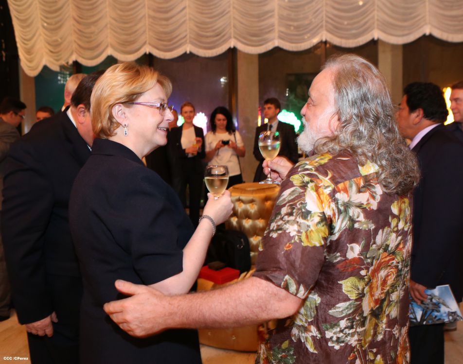 Ministra de Salud rusa desvela en Nicaragua busto del poeta Aleksandr Pushkin