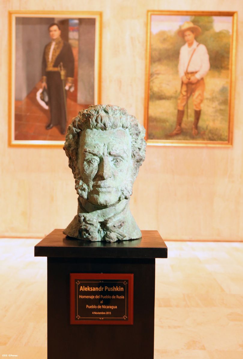 Ministra de Salud rusa desvela en Nicaragua busto del poeta Aleksandr Pushkin