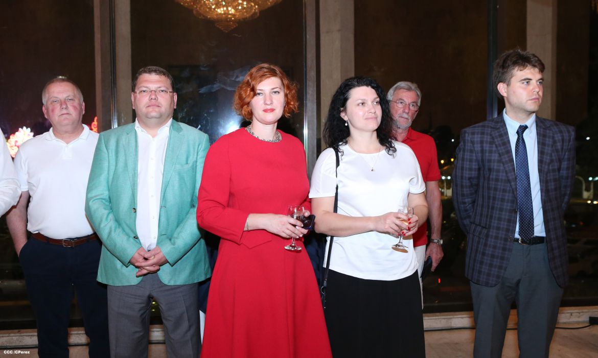 Ministra de Salud rusa desvela en Nicaragua busto del poeta Aleksandr Pushkin