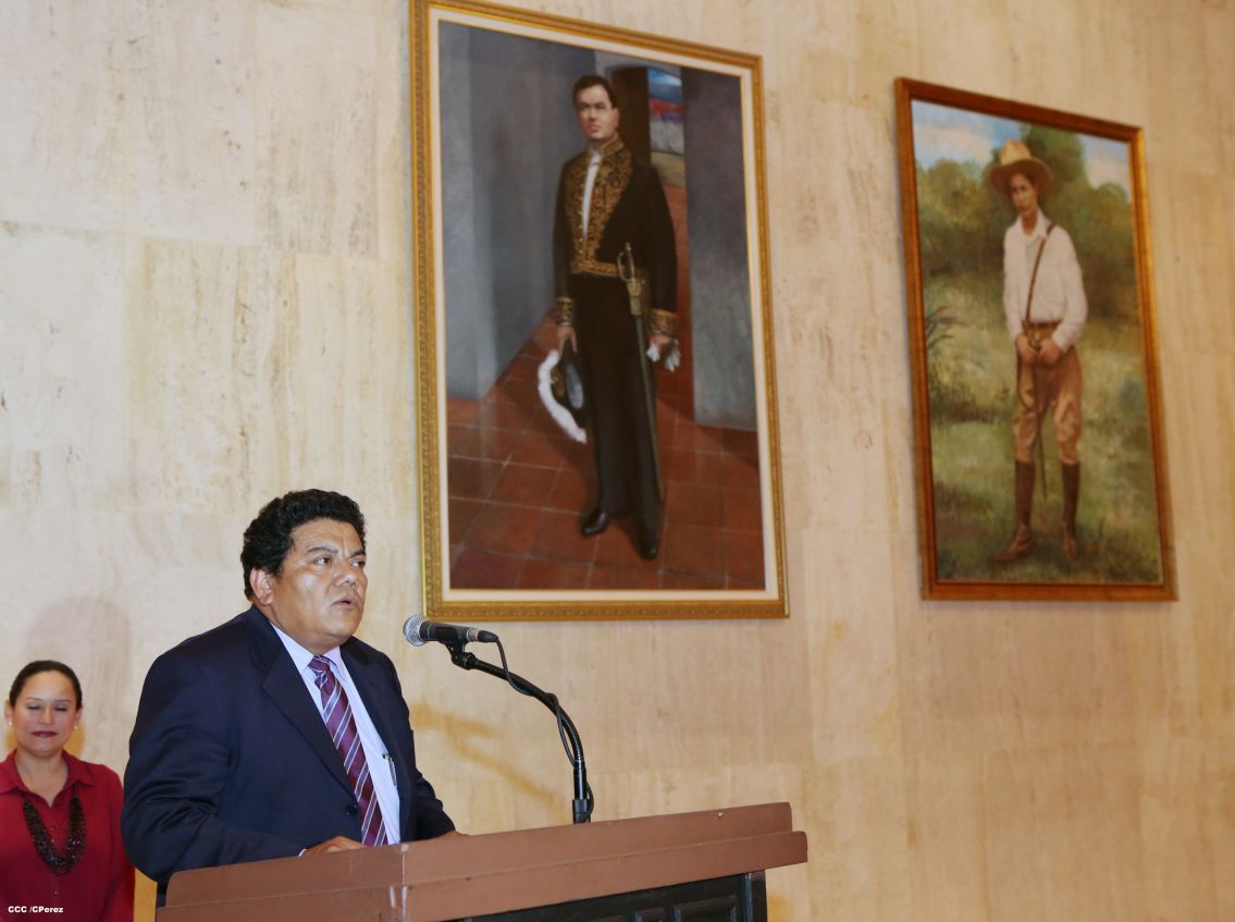 Ministra de Salud rusa desvela en Nicaragua busto del poeta Aleksandr Pushkin