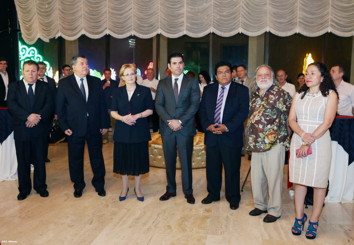 Ministra de Salud rusa desvela en Nicaragua busto del poeta Aleksandr Pushkin