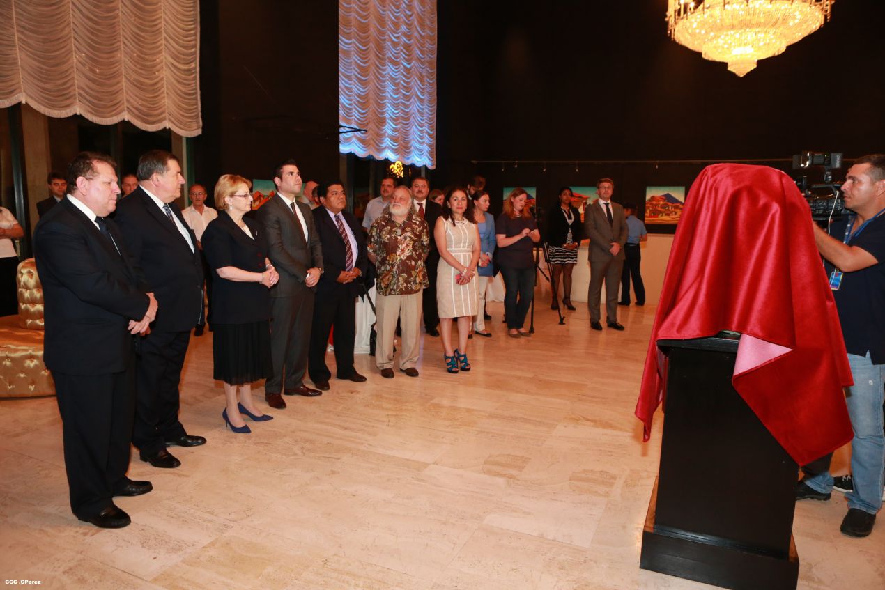 Ministra de Salud rusa desvela en Nicaragua busto del poeta Aleksandr Pushkin