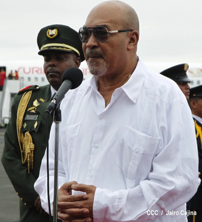 Presidente de Surinam llega a Cumbre de Petrocaribe