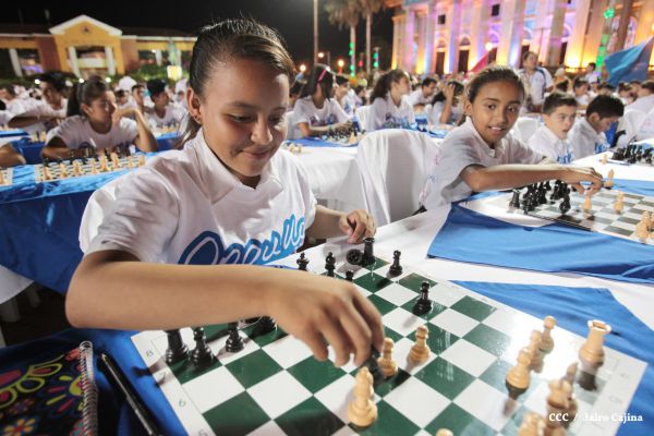 Jóvenes nicaragüenses conmemoran al Comandante Carlos con Mega Simultánea de Ajedrez