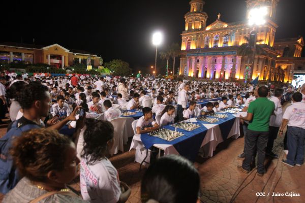 Jóvenes nicaragüenses conmemoran al Comandante Carlos con Mega Simultánea de Ajedrez