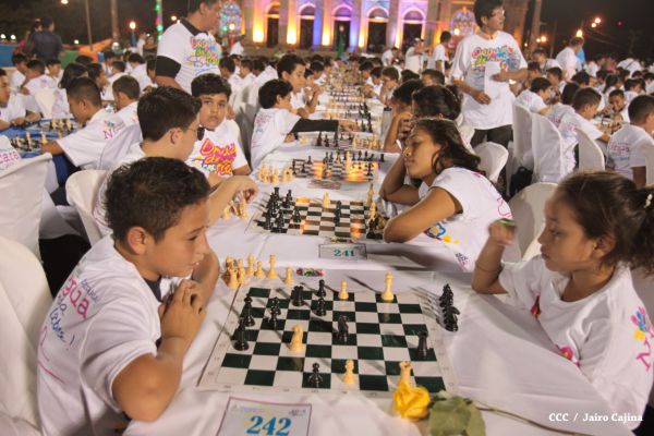 Jóvenes nicaragüenses conmemoran al Comandante Carlos con Mega Simultánea de Ajedrez