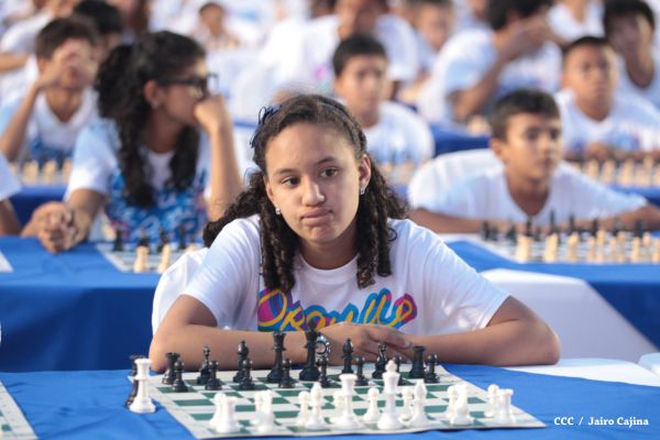 Jóvenes nicaragüenses conmemoran al Comandante Carlos con Mega Simultánea de Ajedrez