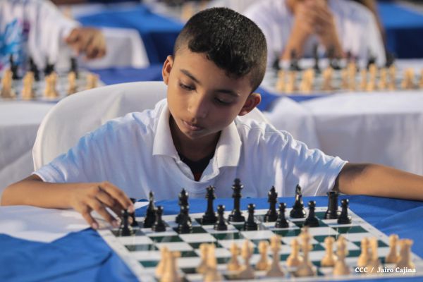 Jóvenes nicaragüenses conmemoran al Comandante Carlos con Mega Simultánea de Ajedrez
