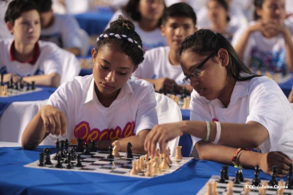 Jóvenes nicaragüenses conmemoran al Comandante Carlos con Mega Simultánea de Ajedrez