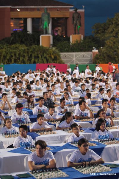 Jóvenes nicaragüenses conmemoran al Comandante Carlos con Mega Simultánea de Ajedrez