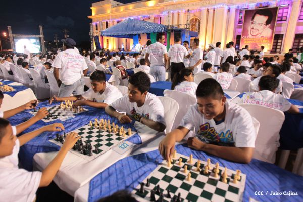 Jóvenes nicaragüenses conmemoran al Comandante Carlos con Mega Simultánea de Ajedrez