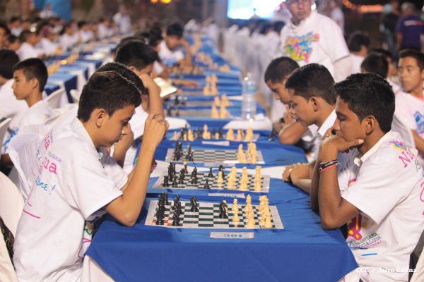Jóvenes nicaragüenses conmemoran al Comandante Carlos con Mega Simultánea de Ajedrez