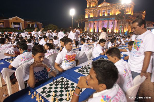 Jóvenes nicaragüenses conmemoran al Comandante Carlos con Mega Simultánea de Ajedrez