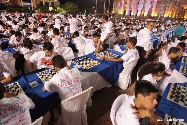 Jóvenes nicaragüenses conmemoran al Comandante Carlos con Mega Simultánea de Ajedrez