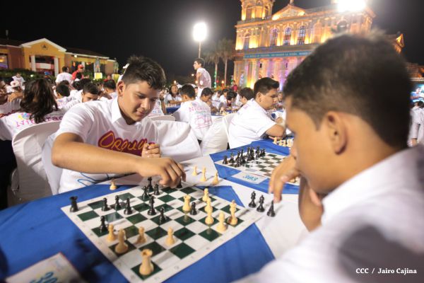 Jóvenes nicaragüenses conmemoran al Comandante Carlos con Mega Simultánea de Ajedrez