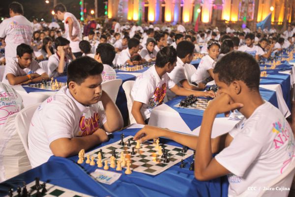 Jóvenes nicaragüenses conmemoran al Comandante Carlos con Mega Simultánea de Ajedrez