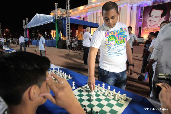 Jóvenes nicaragüenses conmemoran al Comandante Carlos con Mega Simultánea de Ajedrez
