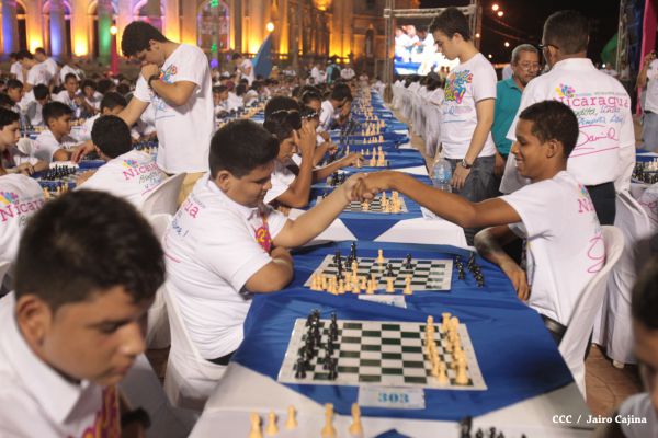 Jóvenes nicaragüenses conmemoran al Comandante Carlos con Mega Simultánea de Ajedrez