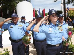 Policía Nacional coloca ofrenda floral en Homenaje al Comandante Carlos Fonseca