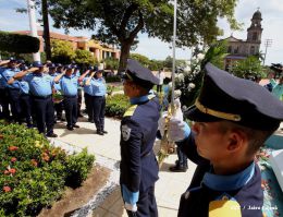 Policía Nacional coloca ofrenda floral en Homenaje al Comandante Carlos Fonseca