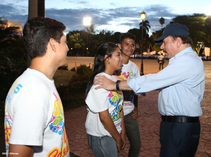 Daniel y Rosario conmemoran 39 aniversario del tránsito a la inmortalidad del Comandante Carlos Fonseca