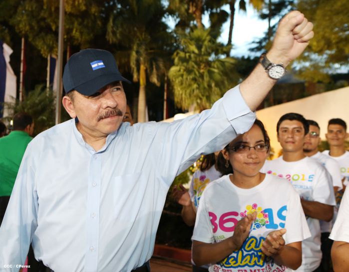 Daniel y Rosario conmemoran 39 aniversario del tránsito a la inmortalidad del Comandante Carlos Fonseca