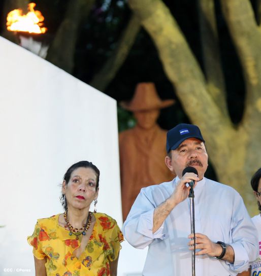 Daniel y Rosario conmemoran 39 aniversario del tránsito a la inmortalidad del Comandante Carlos Fonseca