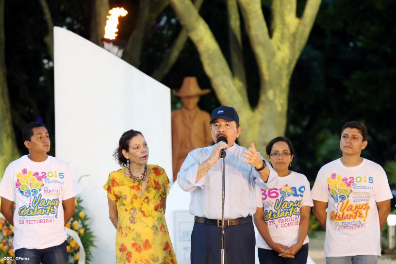 Daniel y Rosario conmemoran 39 aniversario del tránsito a la inmortalidad del Comandante Carlos Fonseca