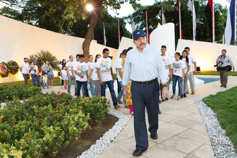 Daniel y Rosario conmemoran 39 aniversario del tránsito a la inmortalidad del Comandante Carlos Fonseca
