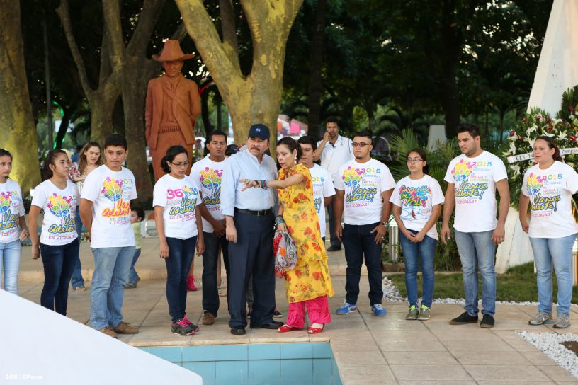 Daniel y Rosario conmemoran 39 aniversario del tránsito a la inmortalidad del Comandante Carlos Fonseca