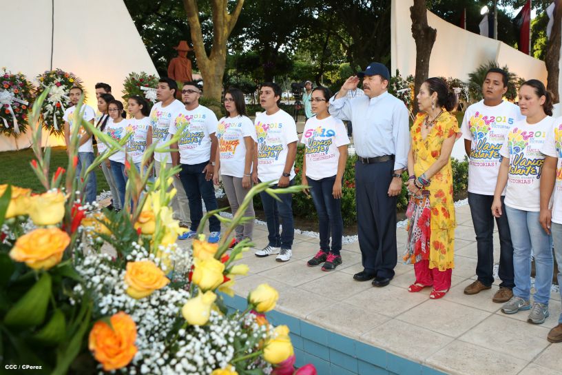 Daniel y Rosario conmemoran 39 aniversario del tránsito a la inmortalidad del Comandante Carlos Fonseca