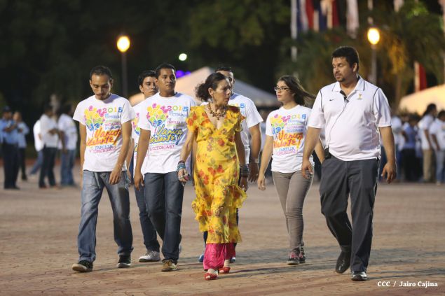 Daniel y Rosario conmemoran 39 aniversario del tránsito a la inmortalidad del Comandante Carlos Fonseca