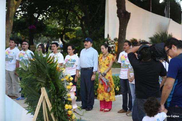 Daniel y Rosario conmemoran 39 aniversario del tránsito a la inmortalidad del Comandante Carlos Fonseca