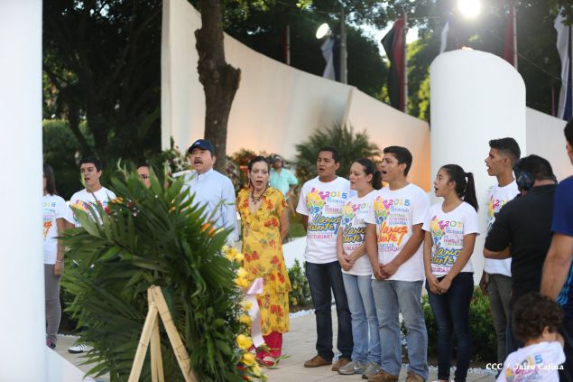 Daniel y Rosario conmemoran 39 aniversario del tránsito a la inmortalidad del Comandante Carlos Fonseca