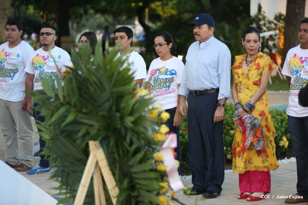 Daniel y Rosario conmemoran 39 aniversario del tránsito a la inmortalidad del Comandante Carlos Fonseca