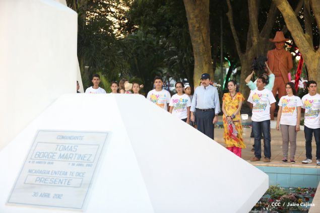 Daniel y Rosario conmemoran 39 aniversario del tránsito a la inmortalidad del Comandante Carlos Fonseca