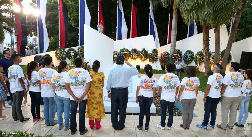 Daniel y Rosario conmemoran 39 aniversario del tránsito a la inmortalidad del Comandante Carlos Fonseca