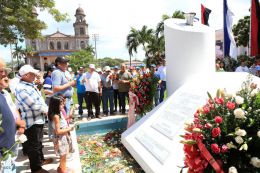 Nicaragüenses continúan rindiendo tributo al Comandante Carlos Fonseca