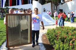 Nicaragüenses continúan rindiendo tributo al Comandante Carlos Fonseca