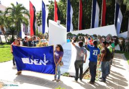 Nicaragüenses continúan rindiendo tributo al Comandante Carlos Fonseca