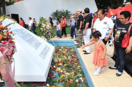 Nicaragüenses continúan rindiendo tributo al Comandante Carlos Fonseca