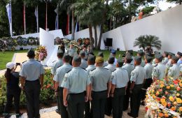 Nicaragüenses continúan rindiendo tributo al Comandante Carlos Fonseca