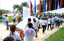 Nicaragüenses continúan rindiendo tributo al Comandante Carlos Fonseca